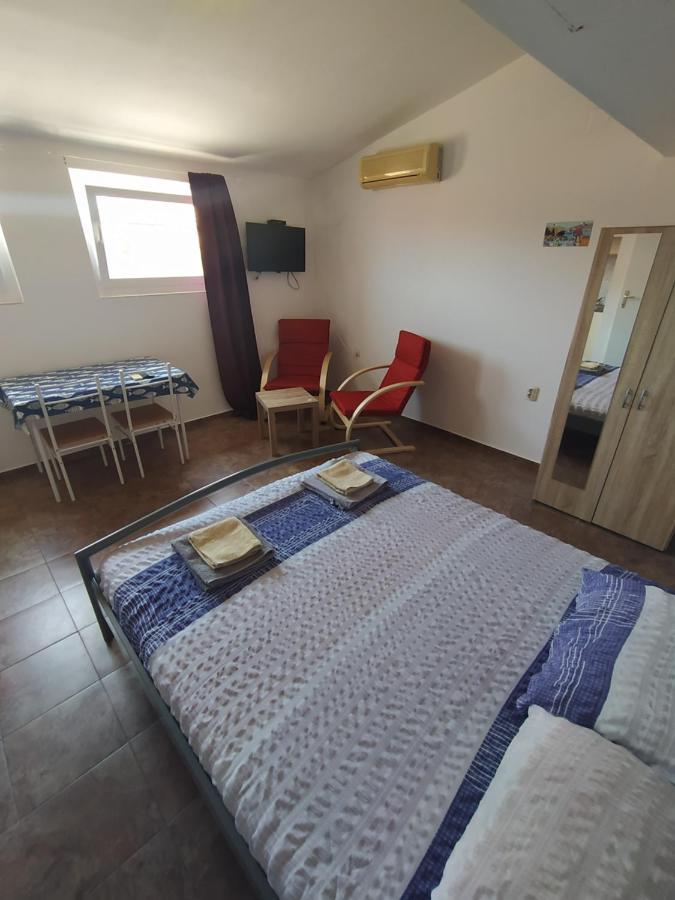 Dejan Apartment 2-Top Centar-Old Town Studio Pula Exterior photo