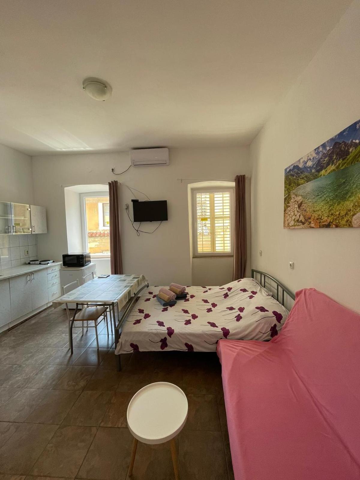Dejan Apartment 2-Top Centar-Old Town Studio Pula Exterior photo