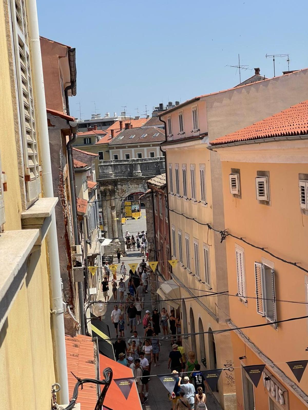 Dejan Apartment 2-Top Centar-Old Town Studio Pula Exterior photo