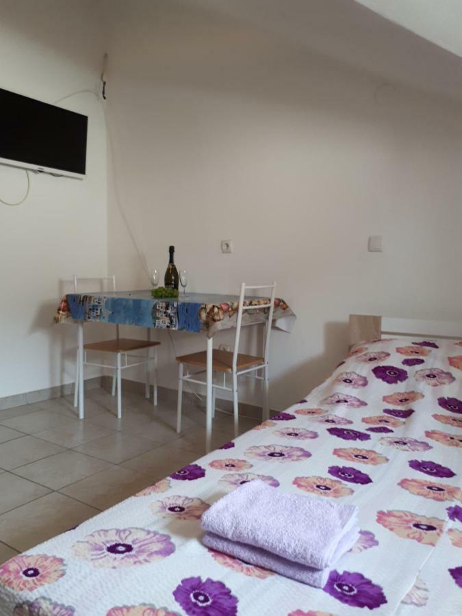 Dejan Apartment 2-Top Centar-Old Town Studio Pula Exterior photo