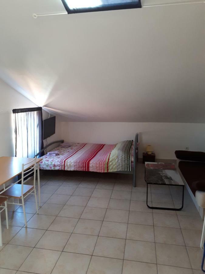 Dejan Apartment 2-Top Centar-Old Town Studio Pula Exterior photo